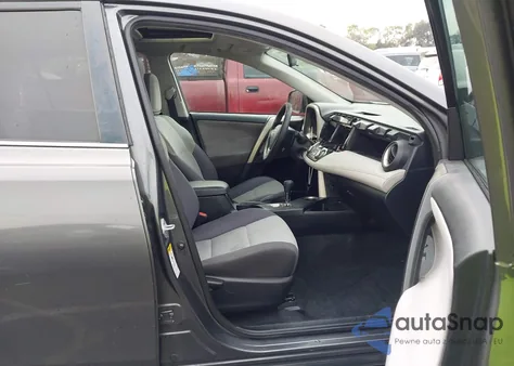 2015 Toyota Rav4 Xle z USA, uszkodzony, nr VIN 2T3WFREV3FW132465